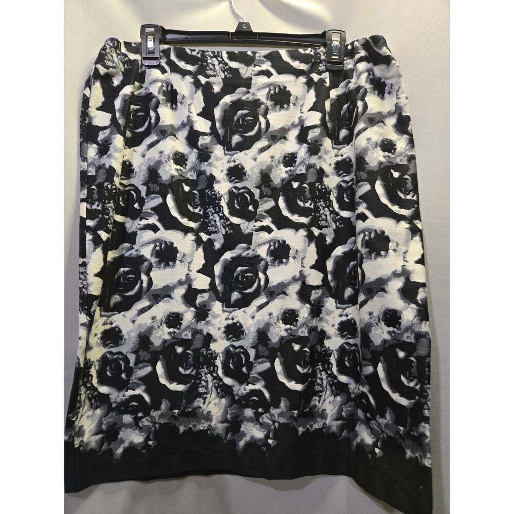 Womens EUC Black and White Rose Pattern Pencil Skirt Size Large
